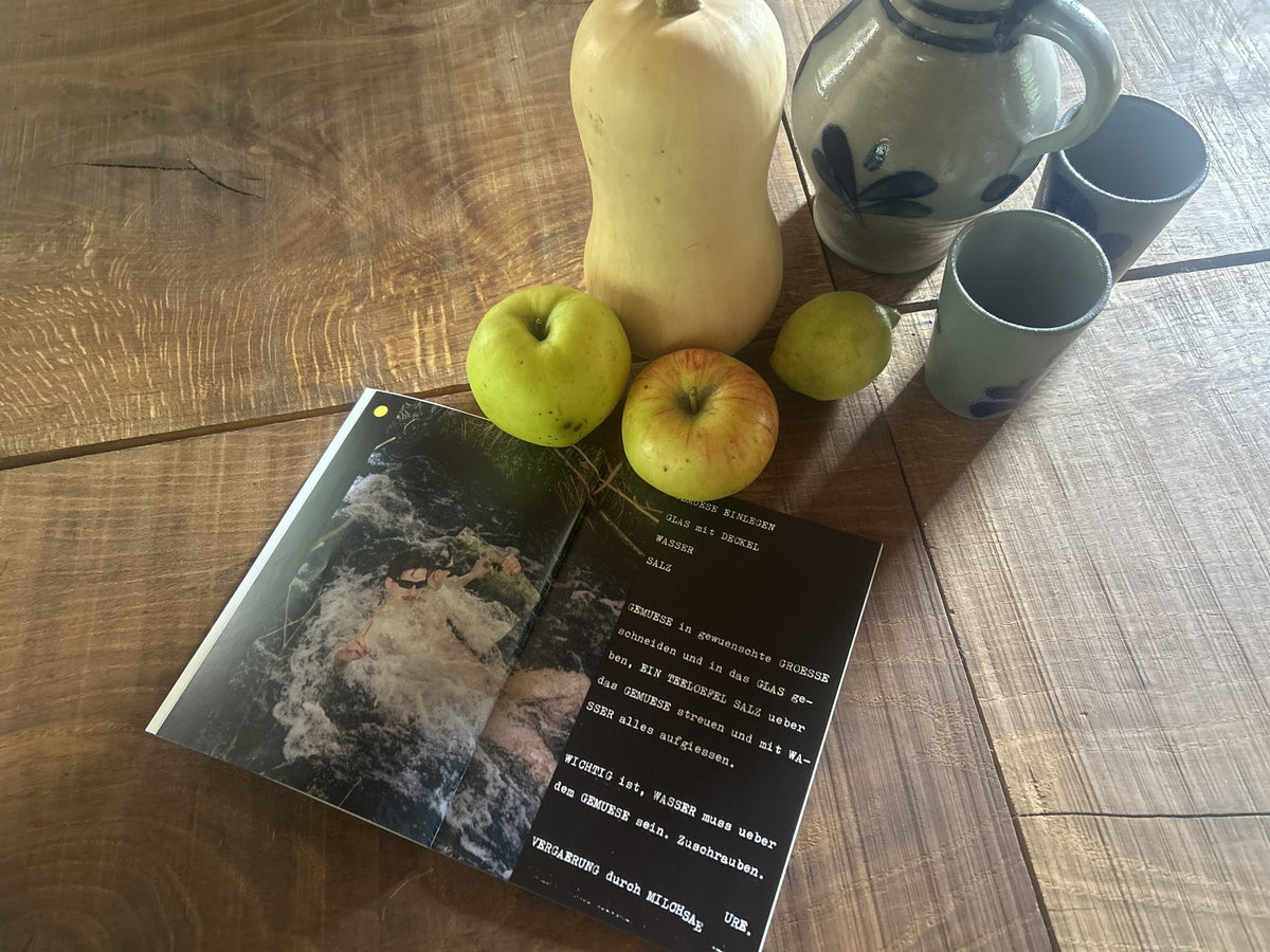 Doppelseite aus „Create from your Heart“ mit Äpfeln, Kürbis und einem Bembel