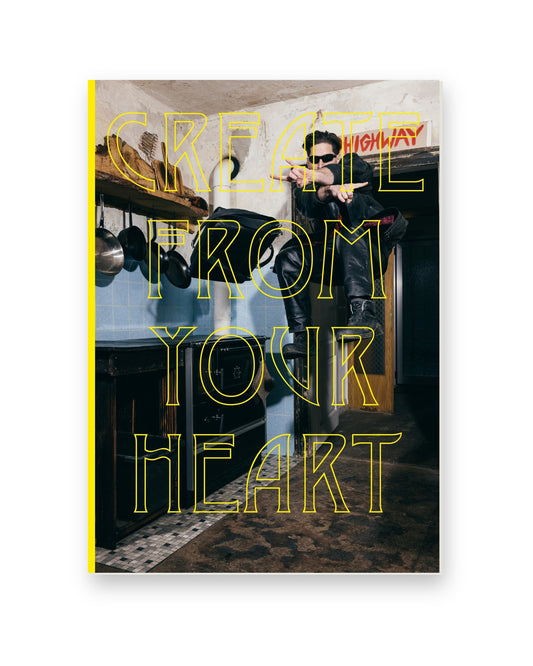 Cover von „Create from your Heart“ von HESSEDOGG: Künstler schwebt in einer Küche, darüber der Titel in gelber Outline-Schrift